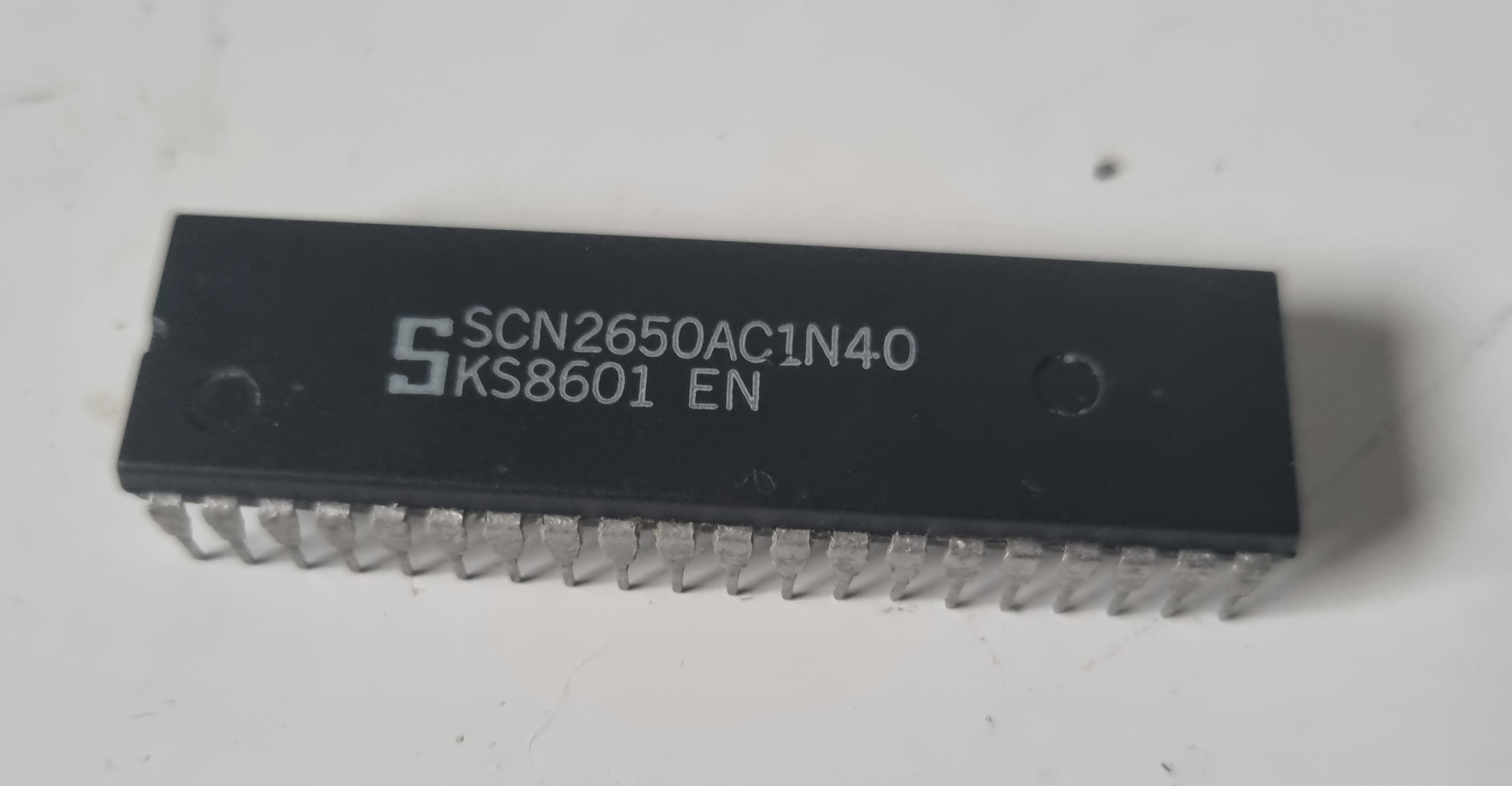The AS2650(-2) is inspired by retro CPUs like the Signetics 2650